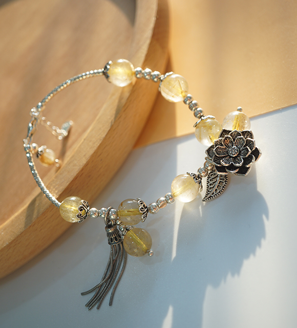 Trang sức bạc Kira Silver trưng bày gọn trong hộp