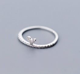 Nhẫn trái tim đính đá